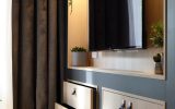 Fernseher und Schrank